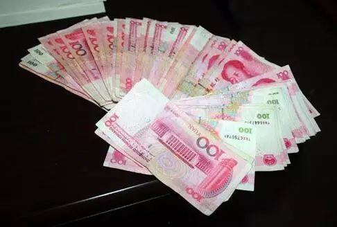 吃瓜群众喜闻乐见的新闻,明星恋情曝光，吃瓜群众热议不断