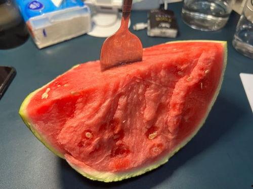 吃瓜手绘桃子,吃瓜群众的创意果实