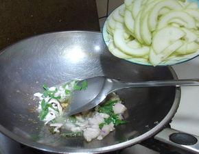 吃角瓜长肉么,吃角瓜真的会长肉吗？揭秘角瓜的营养与热量