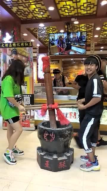 吃瓜小哥网红视频,吃瓜小哥带你领略网红视频的魅力