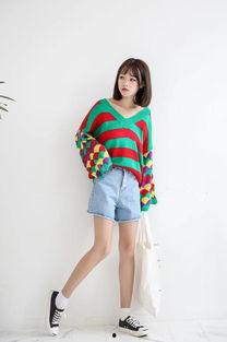 蓝色衣服吃瓜,揭秘时尚与生活的趣味碰撞